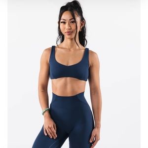 Alphalete Sculpt Aura Bra size medium in color “ink”